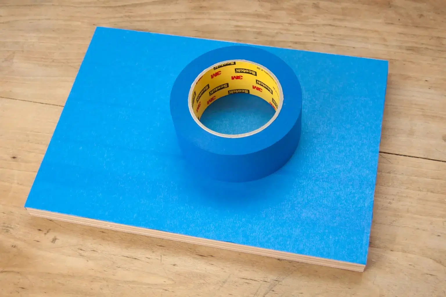 17-02-zwitschernde-weihnacht-laubsaege-dekupiersaege-vorlage-sperrholz-blue-tape-oberflaeche-bekleben