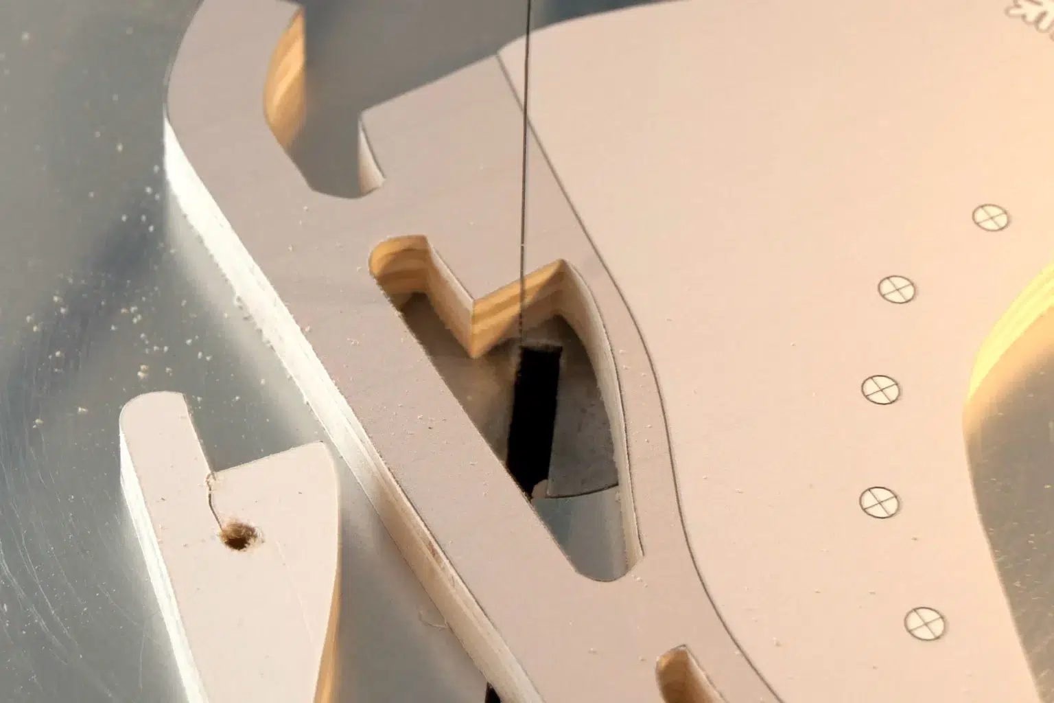 17-02a-nostalgischer-glanz-schlittschuhe-dekor-laubsaege-dekupiersaege-vorlage-aussenkontur-innenschnitte-saegen