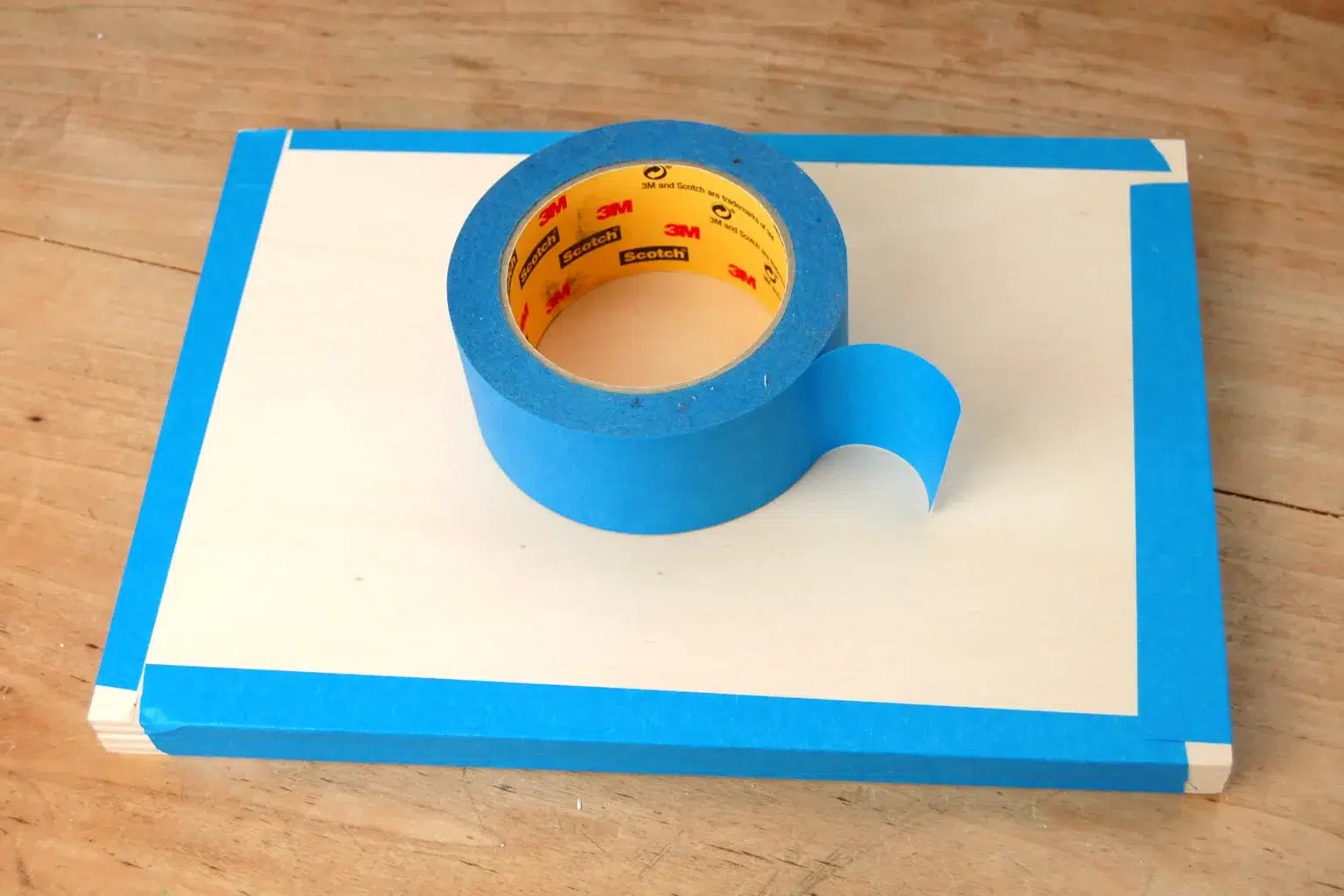 18-01-eierlei-ostern-deko-laubsaege-dekupiersaege-vorlage-sperrholz-blue-tape-stapel-fixieren-kanten