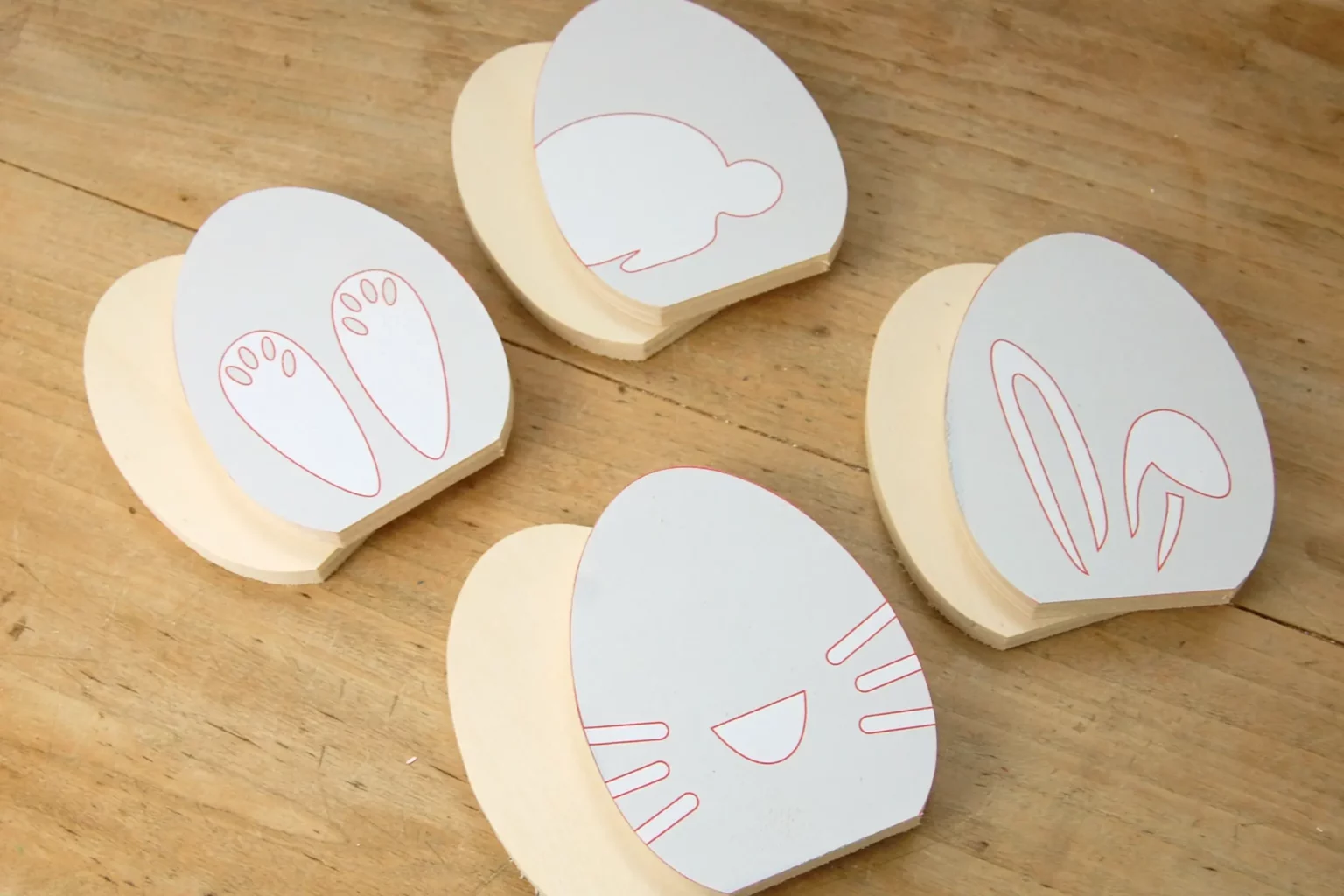 18-03-eierlei-ostern-deko-laubsaege-dekupiersaege-vorlage-aussenkontur-saegen-stapel