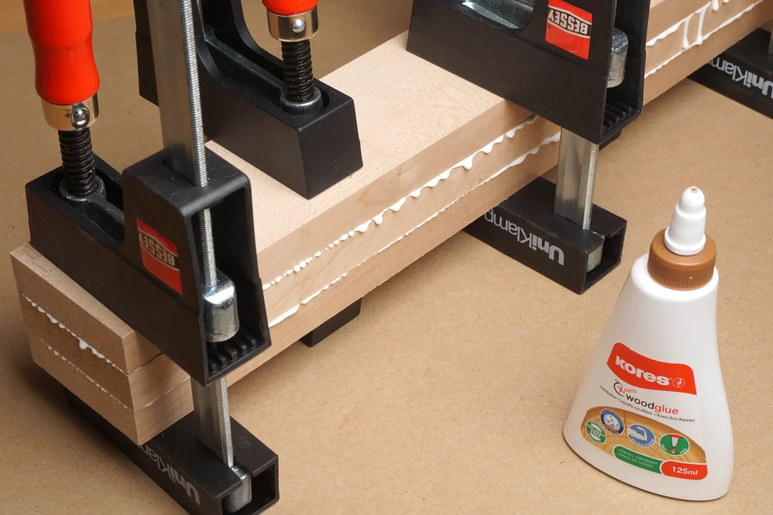 18-03-kerzenstaender-im-3-d-schnitt-deko-laubsaege-dekupiersaege-vorlage-drei-streifen-verleimen-spannen