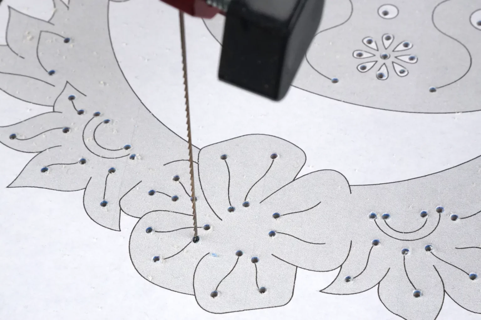 18-05-osterkraenze-aufhaenger-deko-laubsaege-dekupiersaege-vorlage-saegelinien