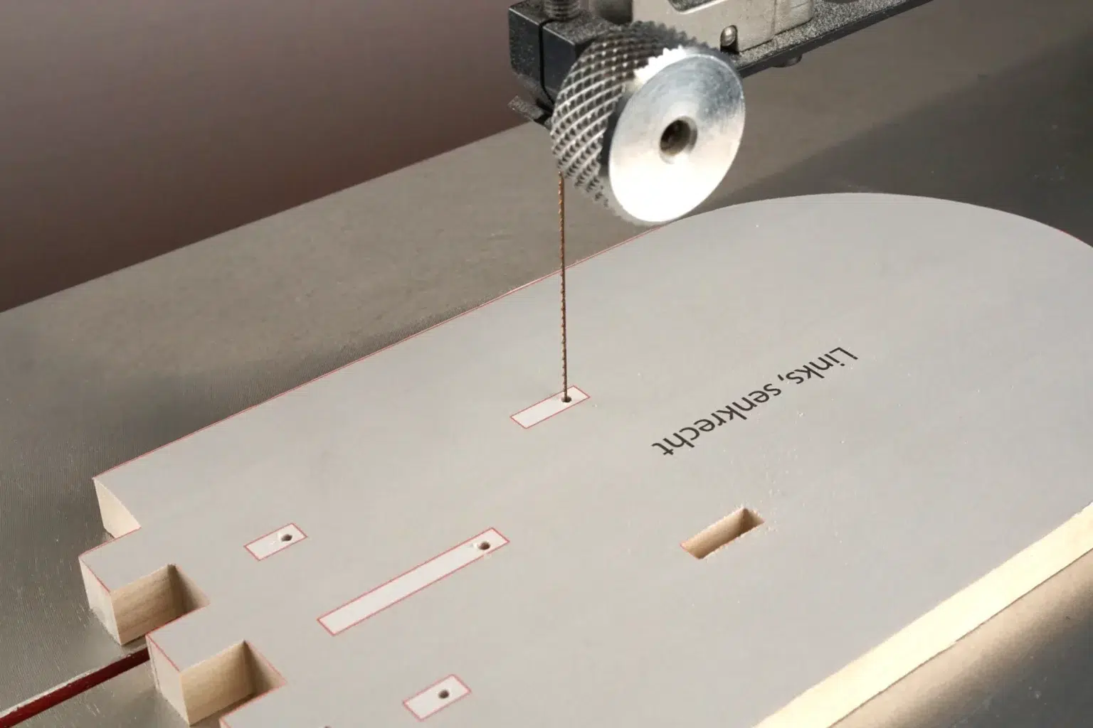 18-06-easy-rider-buchstuetzen-laubsaege-dekupiersaege-vorlage-innenschnitte-aussenkontur-saegen-massivholz-stuetzen