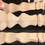 18-11-kerzenstaender-im-3-d-schnitt-deko-laubsaege-dekupiersaege-vorlage-klebeband-entfernen-rohling