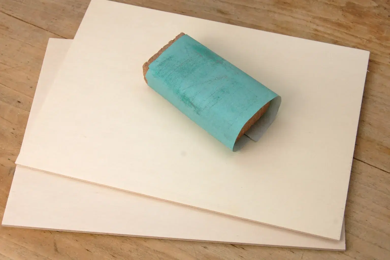 19-01-beachtime-magnete-deko-laubsaege-dekupiersaege-vorlage-sperrholz-oberflaeche-glaetten-schleifen-schleifpapier