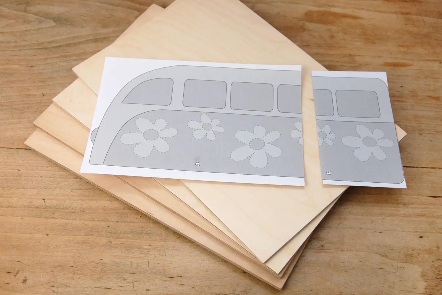 19-01-flower-power-bus-deko-laubsaege-dekupiersaege-vorlage-drucken-vorlagenpapier-selbstklebend-zuschneiden-sperrholz-bereitlegen