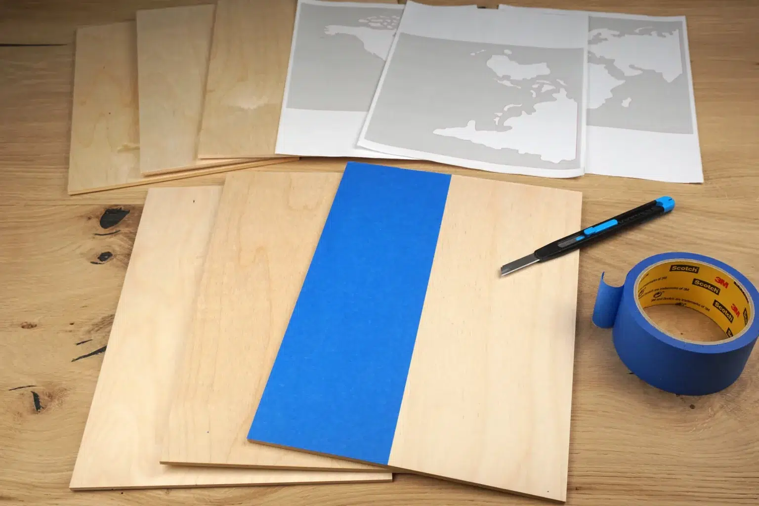 19-01-in-80-tagen-um-die-welt-deko-laubsaege-dekupiersaege-vorlage-matierialien-bereitlegen-blue-tape-sperrholz-vorlagenpapier