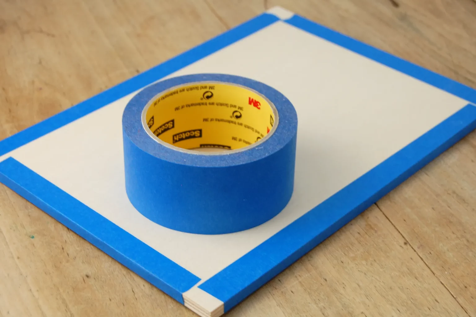 19-02-beachtime-magnete-deko-laubsaege-dekupiersaege-vorlage-sperrholz-blue-tape-stapel-fixieren-kanten