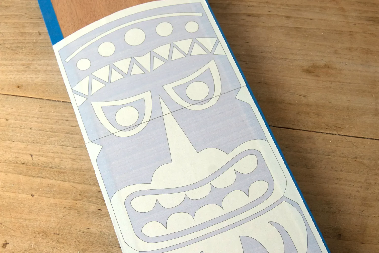 19-02-tiki-masken-deko-laubsaege-dekupiersaege-vorlage-drucken-vorlagenpapier-selbstklebend-aufkleben-stapel