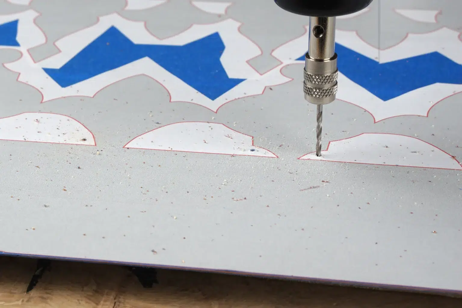 19-03-orientalische-gartenfakel-deko-laubsaege-dekupiersaege-vorlage-saegeblattdurchfuehrungen-bohren