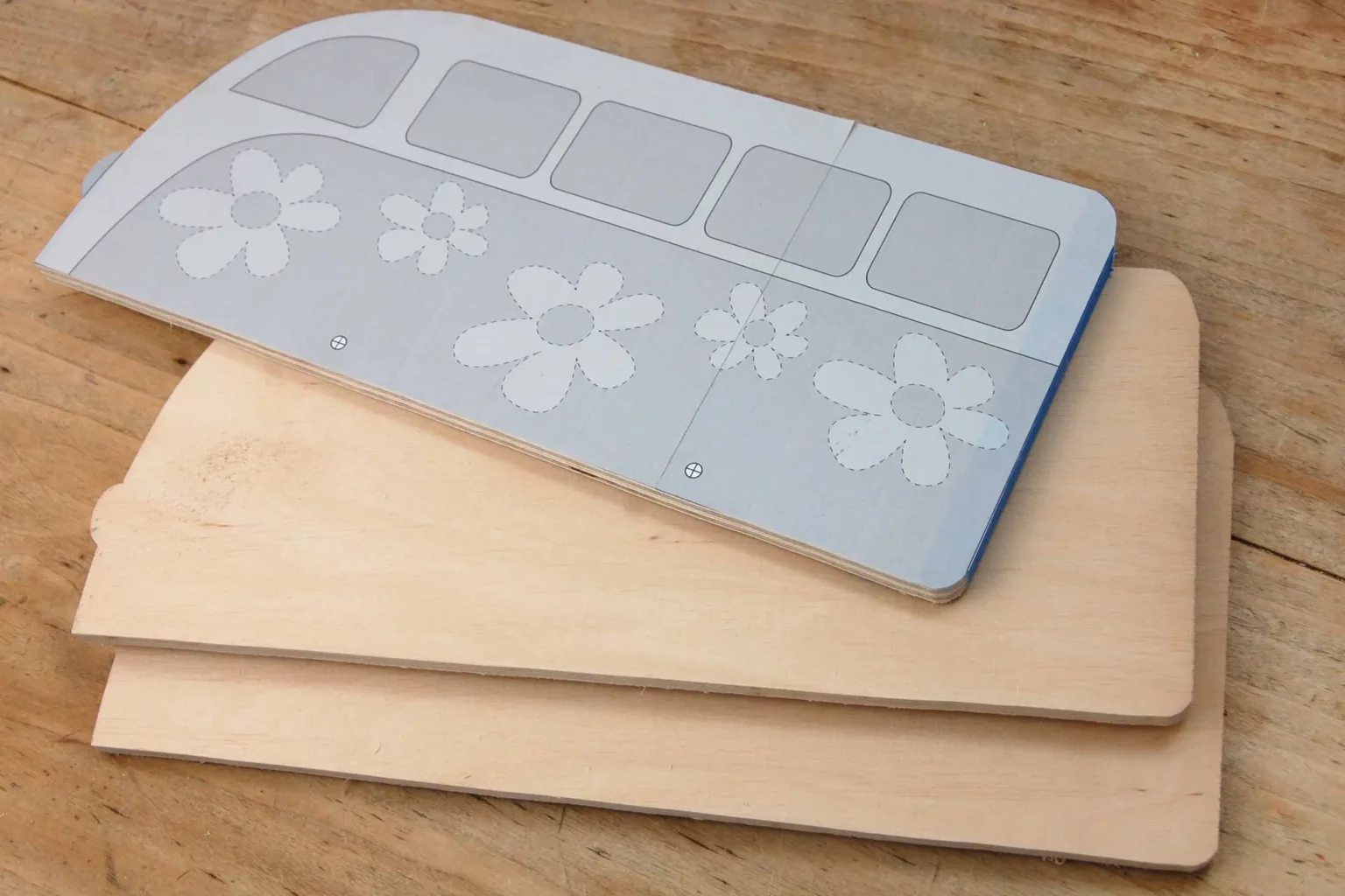 19-04-flower-power-bus-deko-laubsaege-dekupiersaege-vorlage-stapel-auftrennen