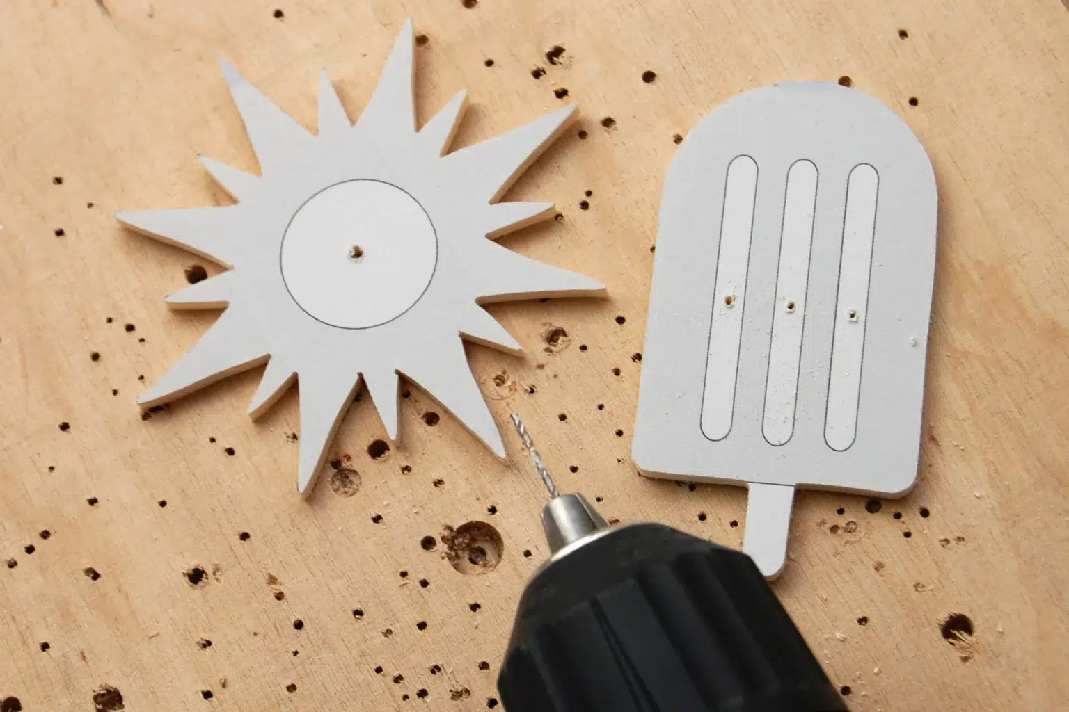 19-05-beachtime-magnete-deko-laubsaege-dekupiersaege-vorlage-motivschicht-saegeblattdurchfuehrungen-bohren