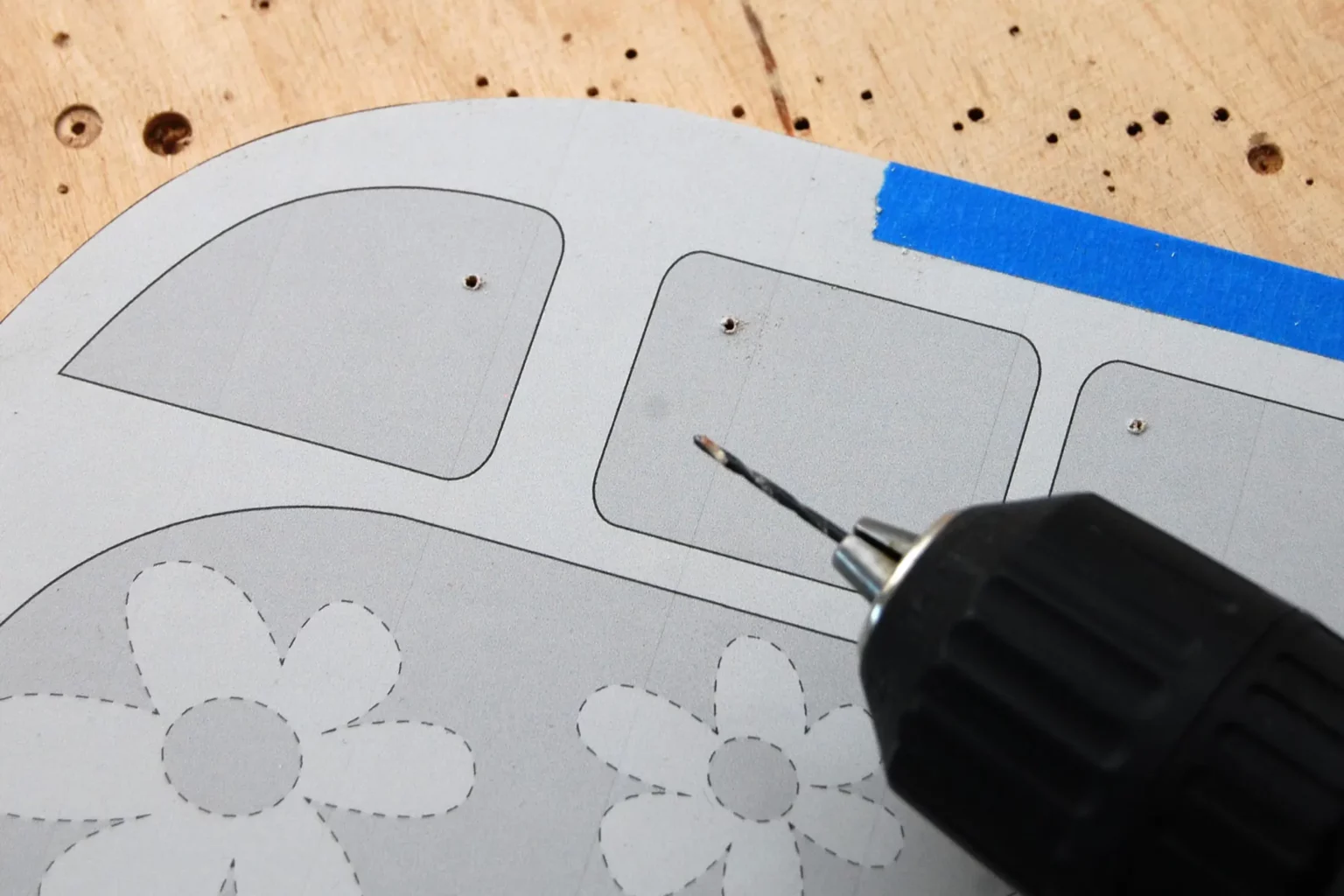 19-06-flower-power-bus-deko-laubsaege-dekupiersaege-vorlage-saegeblattdurchfuehrungen-bohren