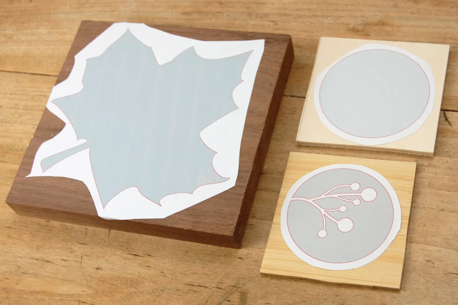 20-01-herbstrauschen-deko-laubsaege-dekupiersaege-vorlage-drucken-vorlagenpapier-selbstklebend-aufkleben-massivholz-edel-sperrholz