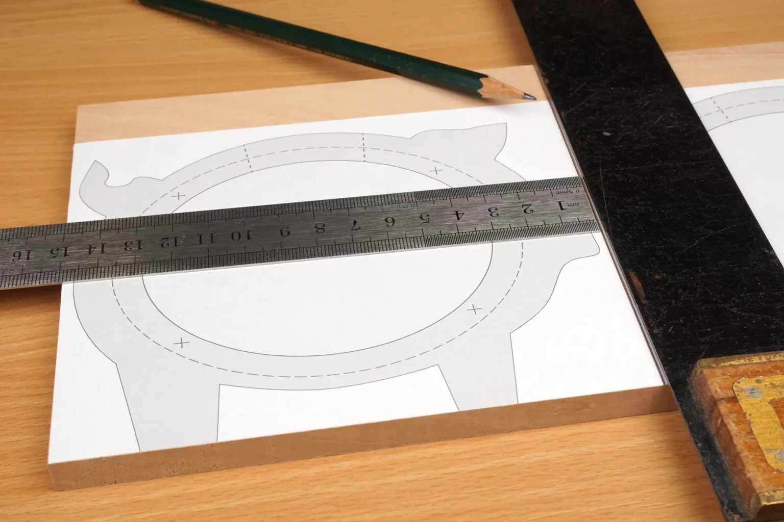 20-02-sparschwein-diy-laubsaege-dekupiersaege-vorlage-trennlinie-einzeichnen-150-mm
