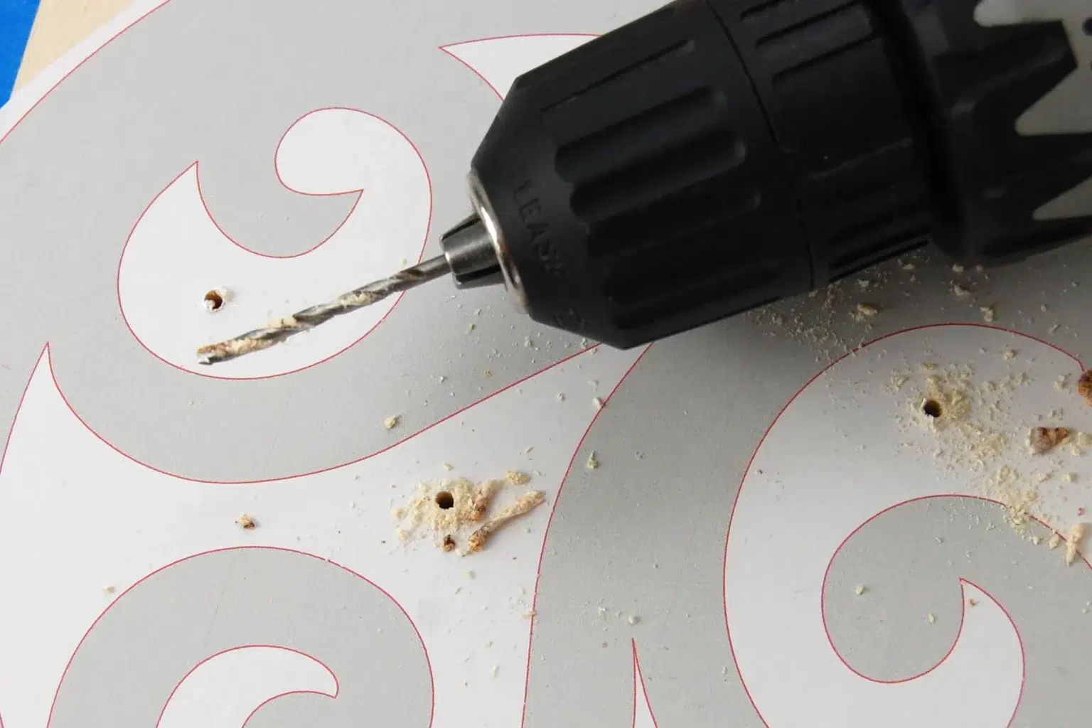 20-04-verschnoerkelt-deko-laubsaege-dekupiersaege-vorlage-saegeblattdurchfuehrungen-bohren