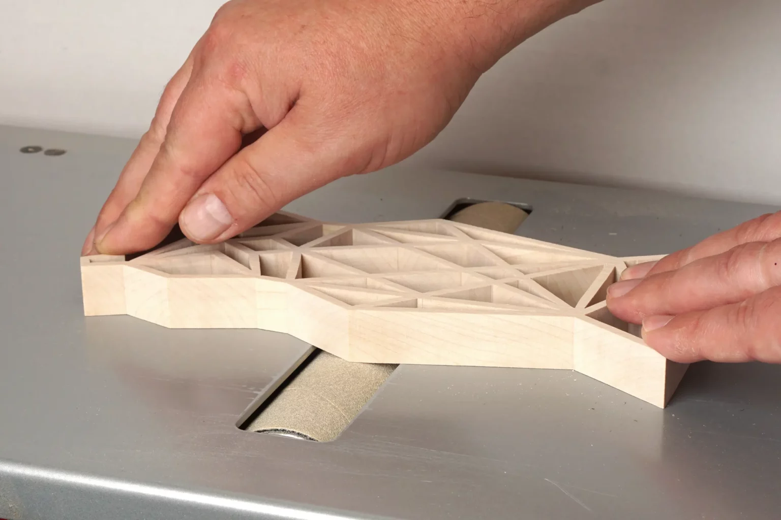 20-04a-geometrische-waldfiguren-deko-laubsaege-dekupiersaege-vorlage-schleifen-verputzen-tischwalzenschleifmaschine