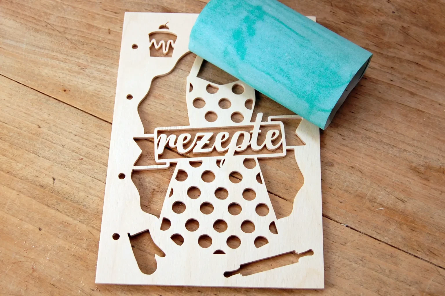 20-05-diy-rezeptbuecher-kueche-laubsaege-dekupiersaege-vorlage-verputzen-schleifen-schleifpapier