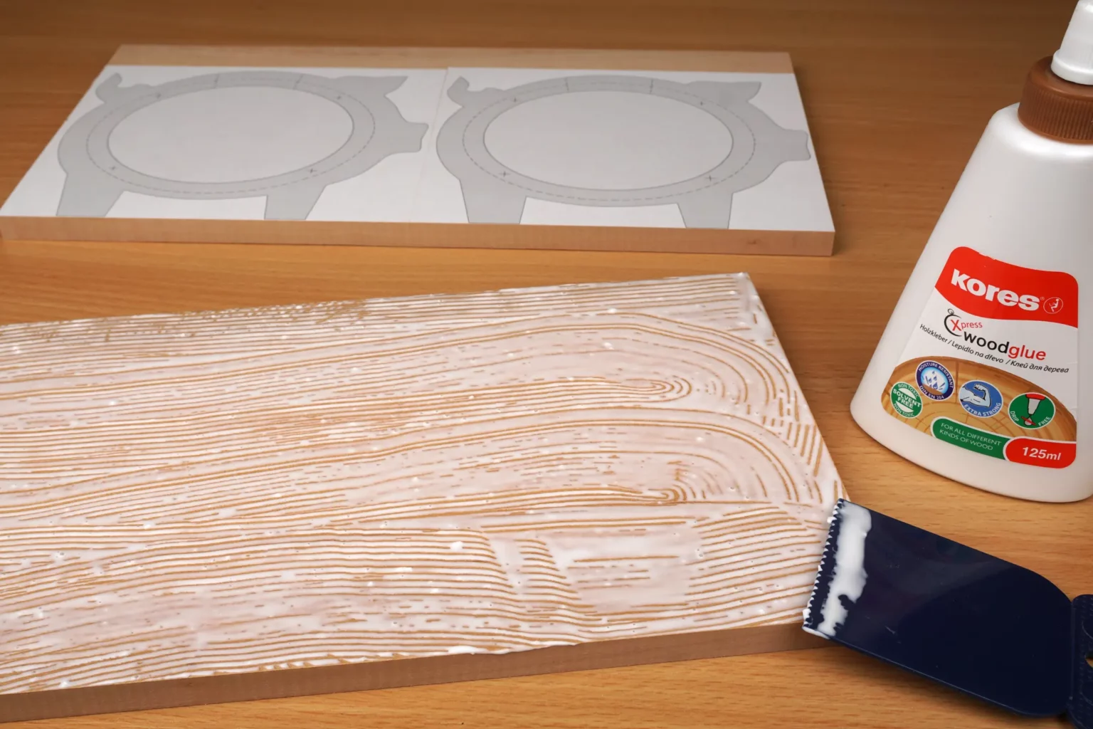 20-05-sparschwein-diy-laubsaege-dekupiersaege-vorlage-grosse-platte-flaechige-mit-leim-bestreichen