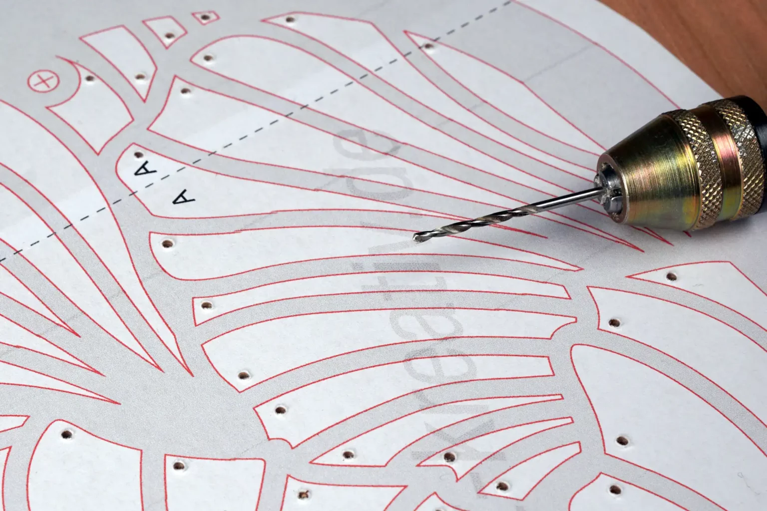 39-05-edle-windlichtkonsole-deko-laubsaege-dekupiersaege-vorlage-motivschicht-saegeblattdurchfuehrungen-bohren