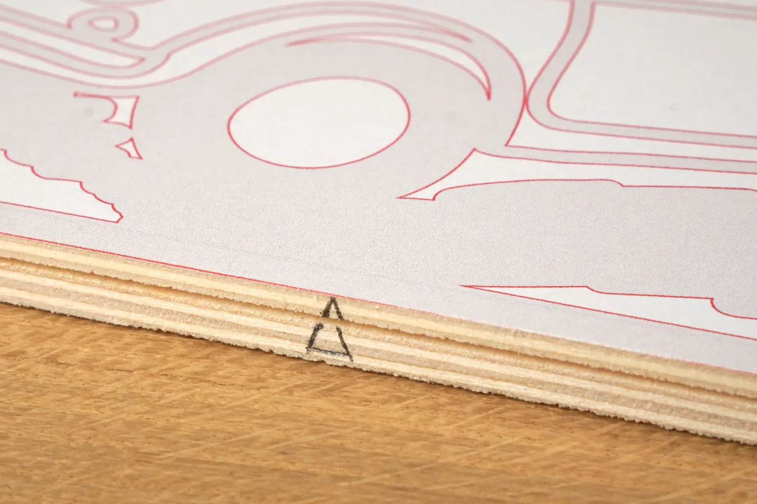 39-05a-la-dolce-vita-wandbild-laubsaege-dekupiersaege-vorlage-stapel-markierung-dreieck-matierialkante-anzeichnen