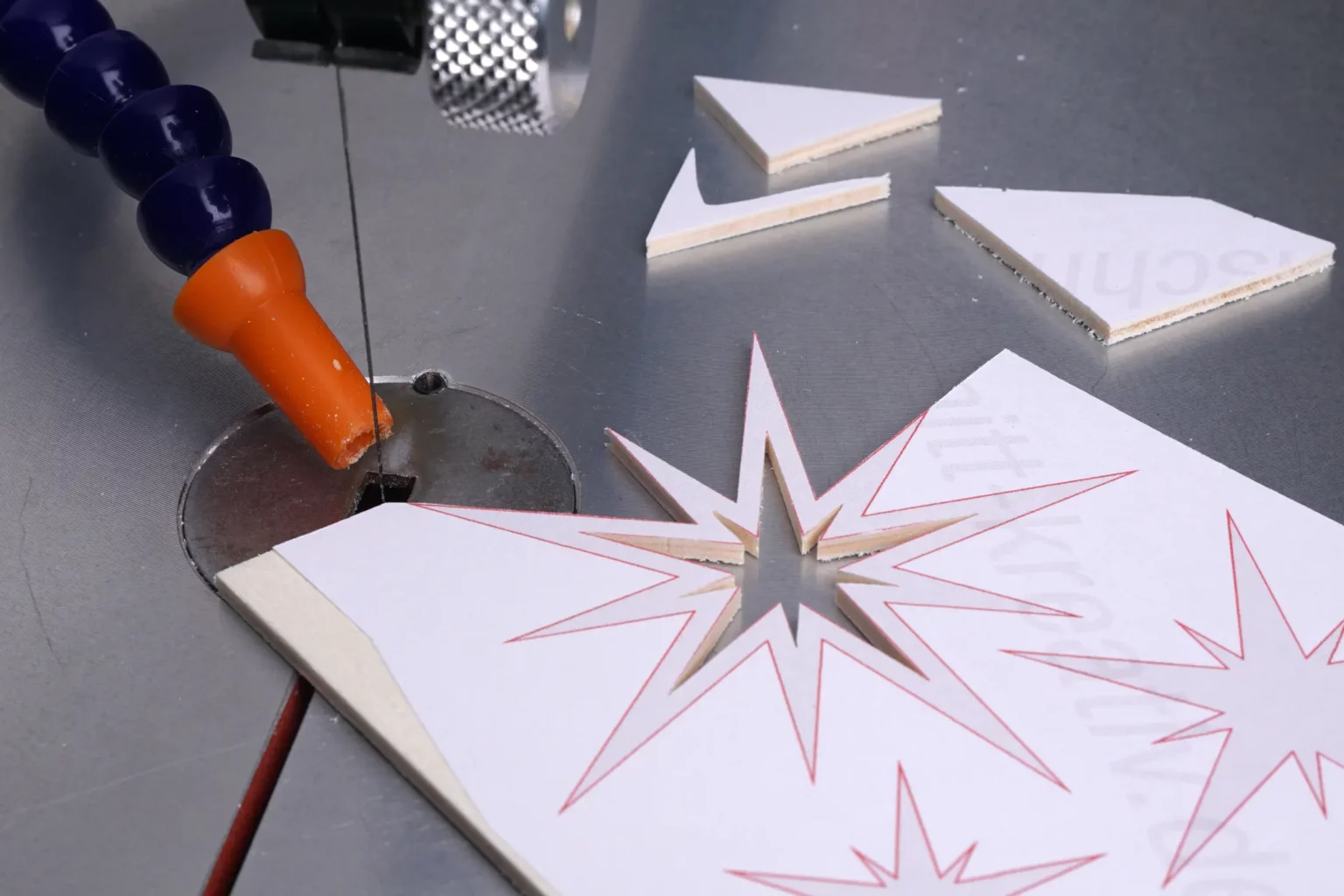 39-06-schultuetenmotive-kinder-laubsaege-dekupiersaege-vorlage-sterne-saegen-von-der-spitze-zur-mitte