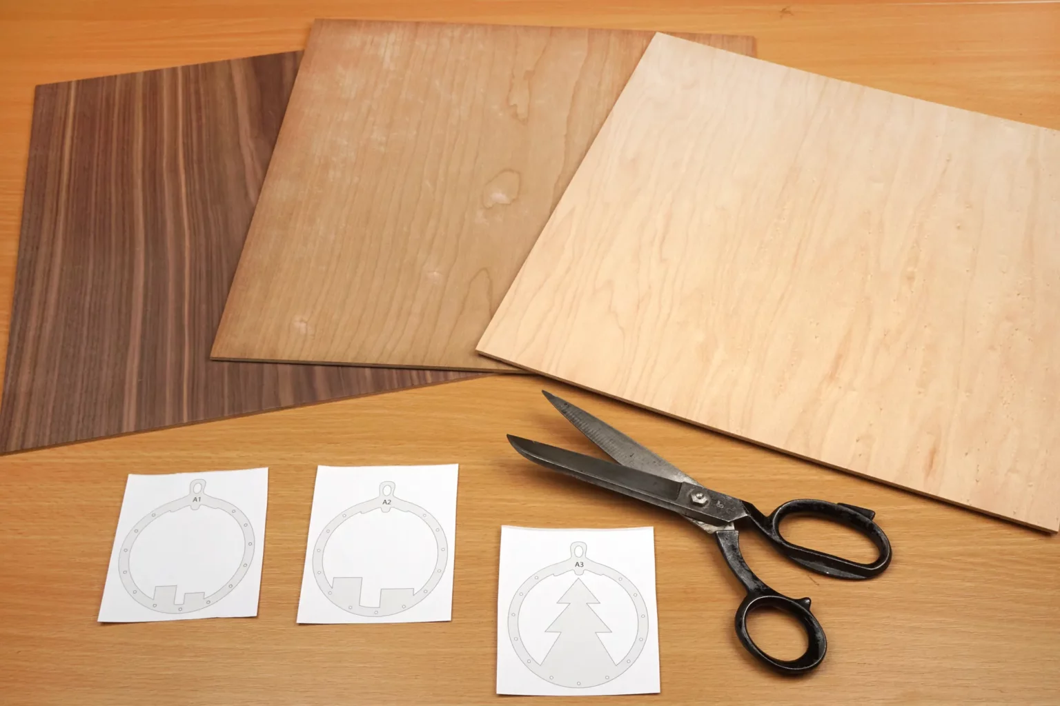 17-01-dreischichtig-anhaenger-weihnachten-laubsaege-dekupiersaege-vorlage-drucken-vorlagenpapier-zuschneiden-edelsperrholz