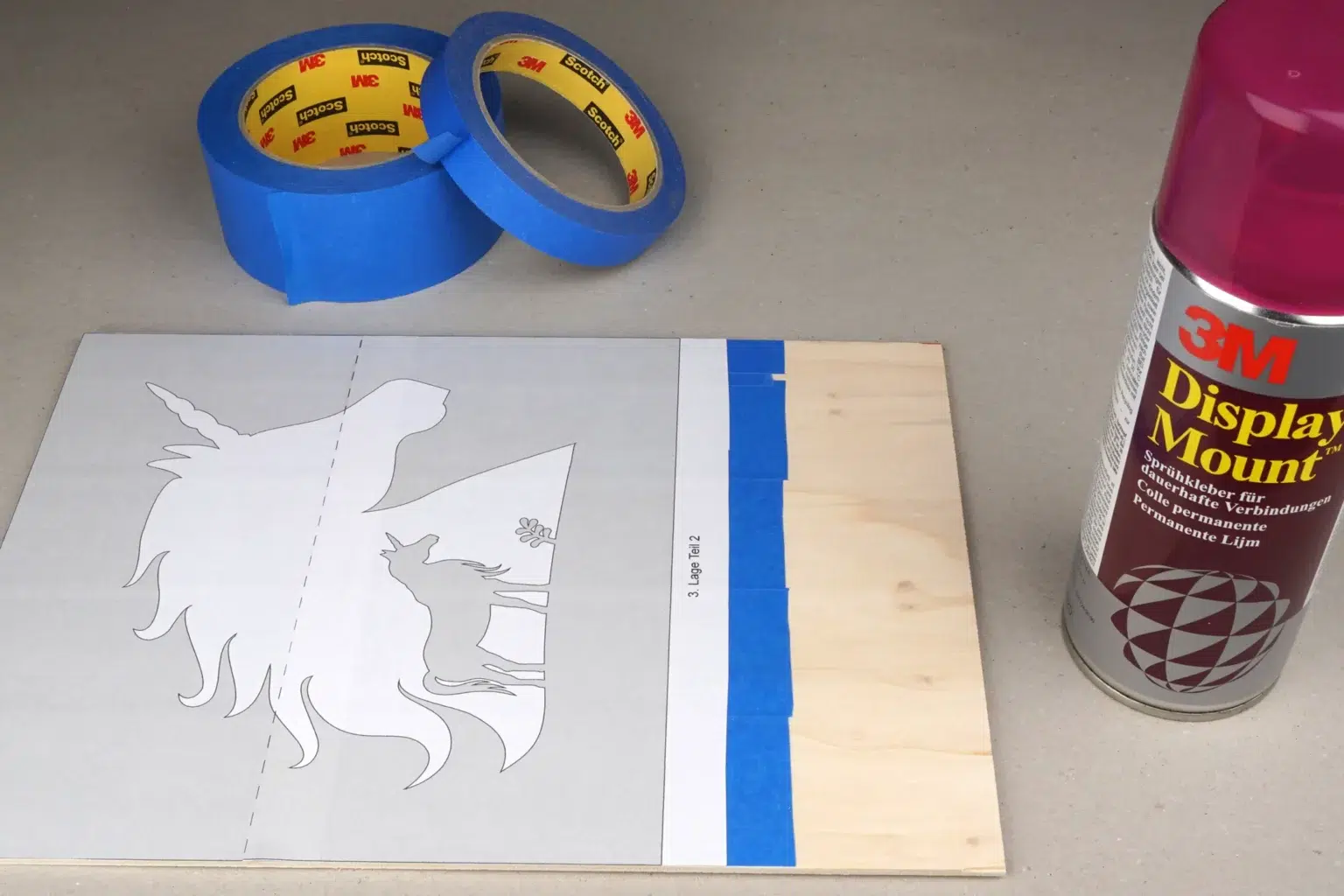 17-02-einhorn-lichtbox-deko-laubsaege-dekupiersaege-vorlage-sperrholz-oberflaeche-bekleben-blue-tape-vorlage-aufkleben