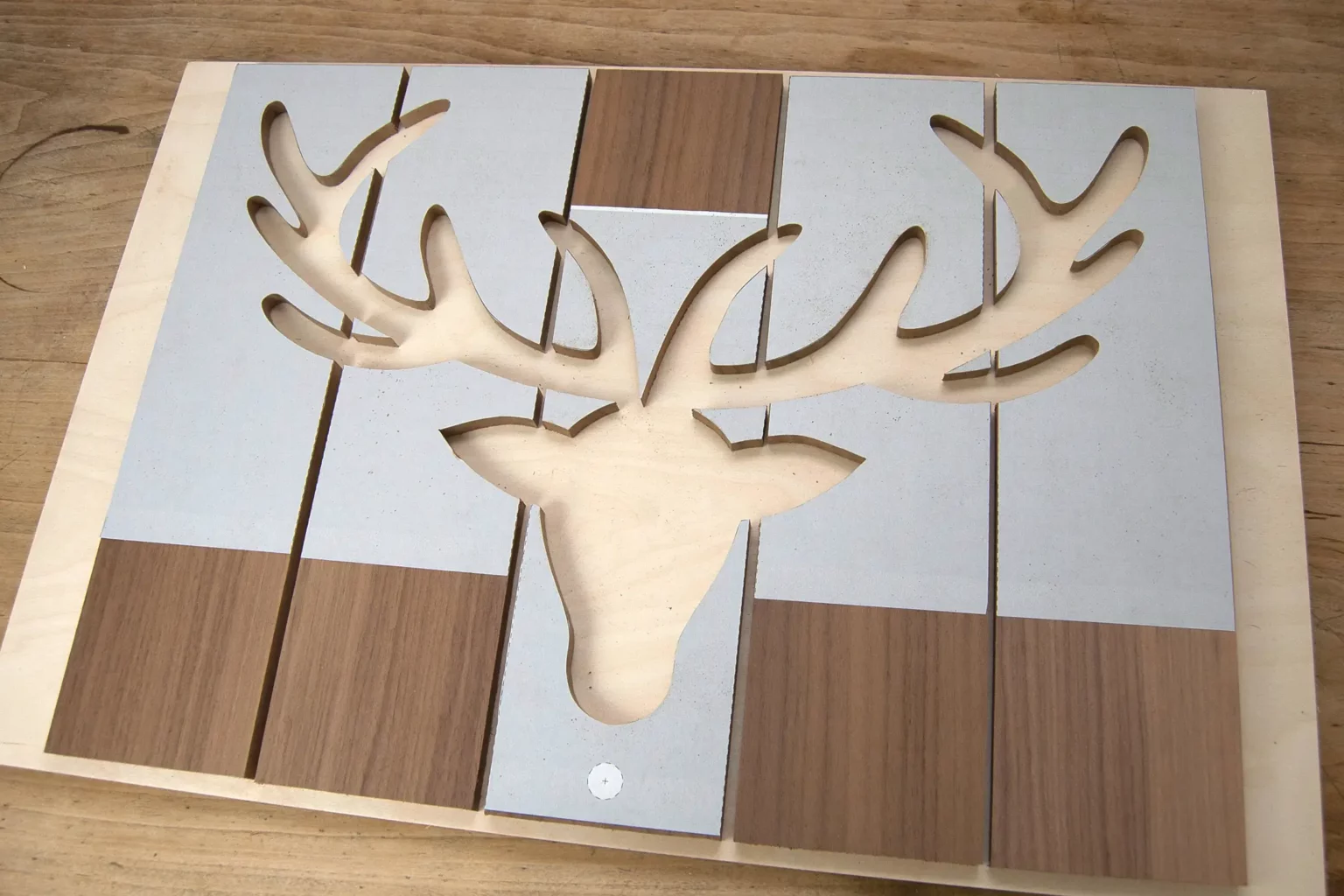 17-05-gemuetliches-chaletgefuehl-hirsch-garderobe-laubsaege-dekupiersaege-vorlage-teile-saegen