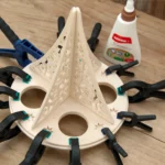 17-07a-adventszauber-laubsaege-dekupiersaege-vorlage-baumteile-zusammenstecken-boden-ausrichten-boden-verleimen-spannen