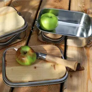 ahorn-brettchen-vesperbrettchen-fuer-edelstahl-brotdose-anwendungsbeispiel