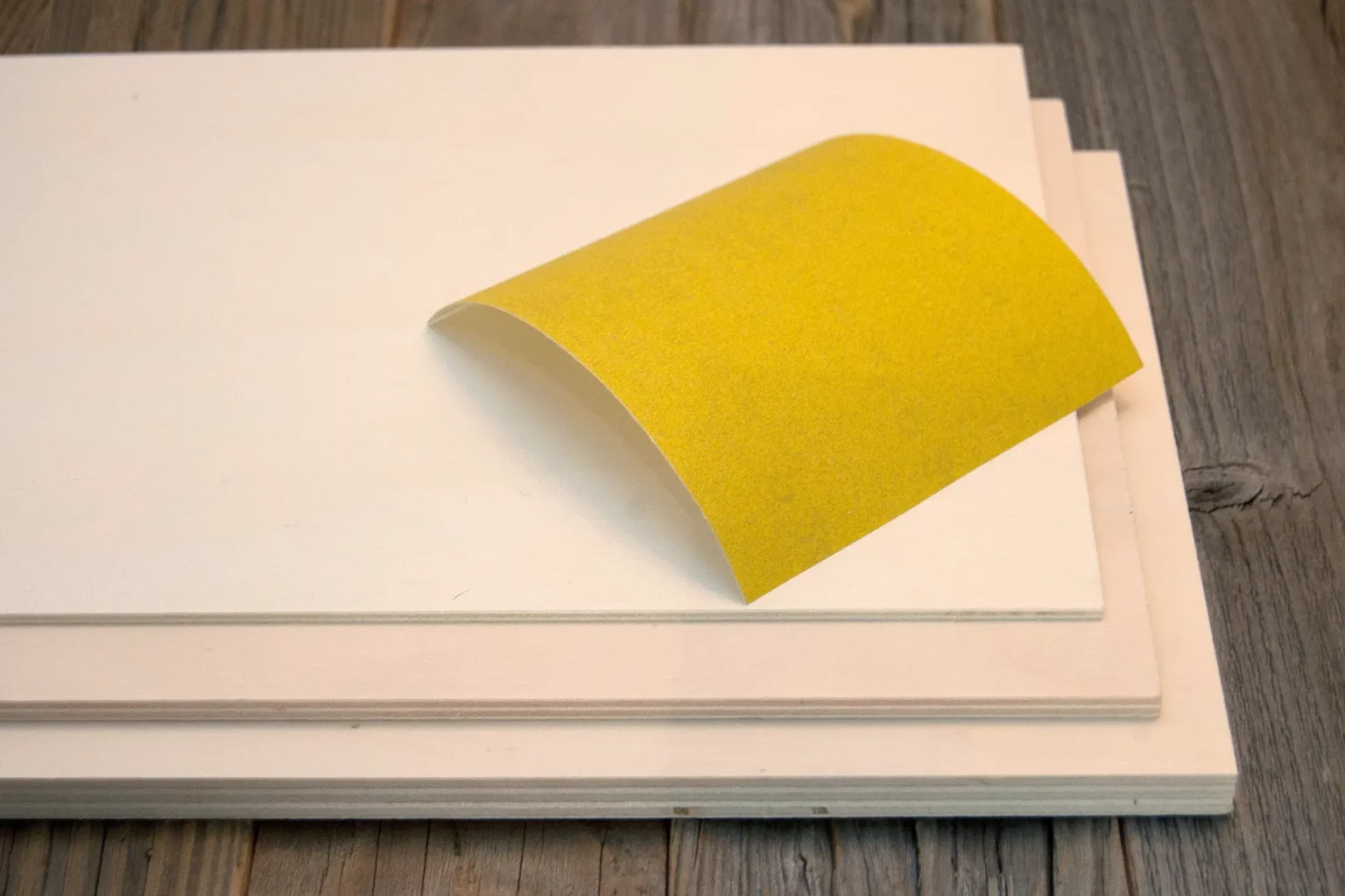 13-01-reise-zum-nordpol-pinguine-deko-laubsaege-dekupiersaege-vorlage-sperrholz-oberflaeche-glaetten-schleifen-schleifpapier