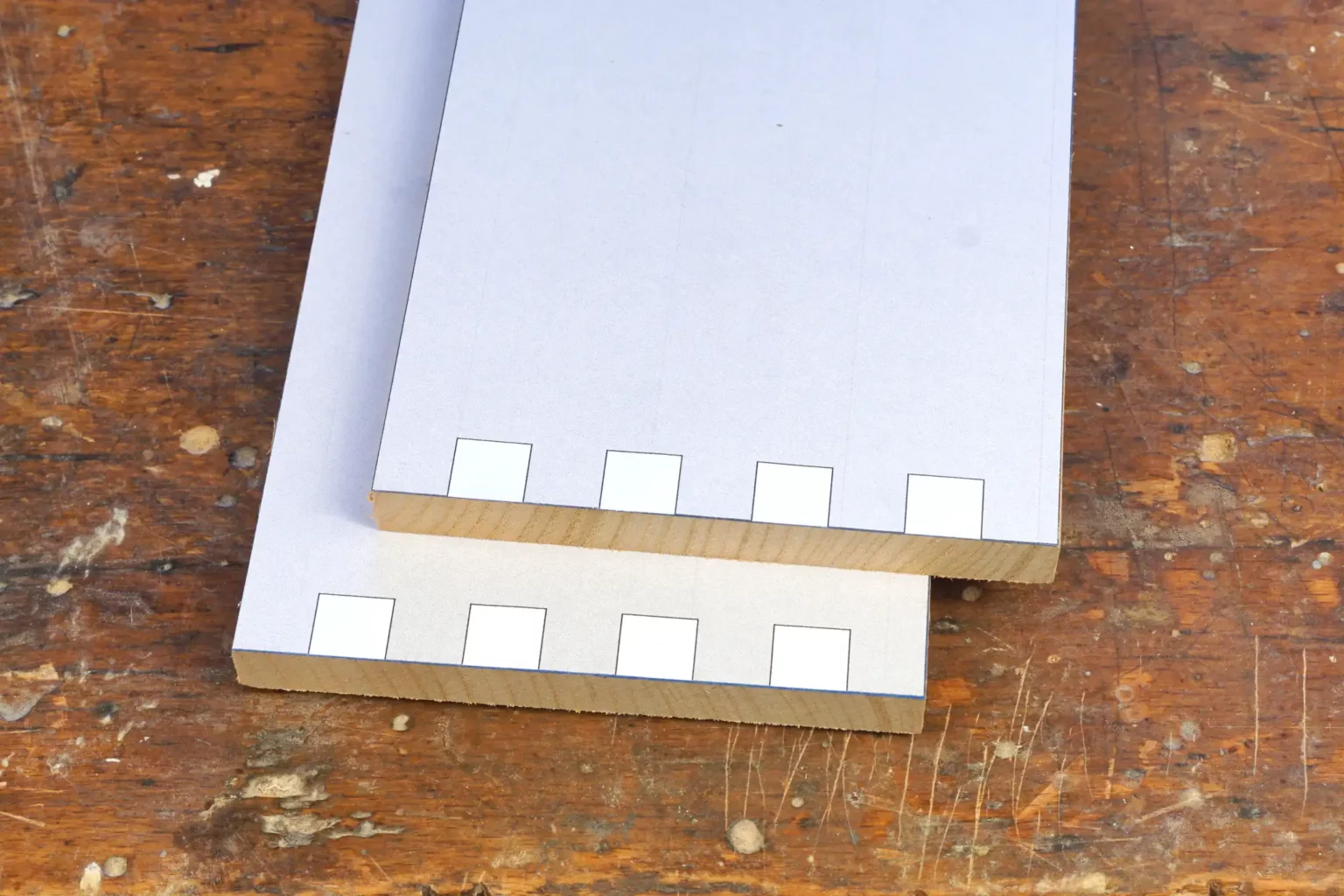 13-03-toene-in-holz-schlitztrommel-spielzeug-laubsaege-dekupiersaege-vorlage-wegen-passgenauigkeit-sorgfaeltig-aufkleben