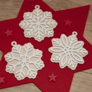 FEINSCHNITTkreativ 13 13-titel-02-dreaming-of-a-white-christmas-schneekristalle-laubsaege-dekupiersaege-vorlage