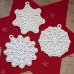 13-titel-03-dreaming-of-a-white-christmas-schneekristalle-laubsaege-dekupiersaege-vorlage