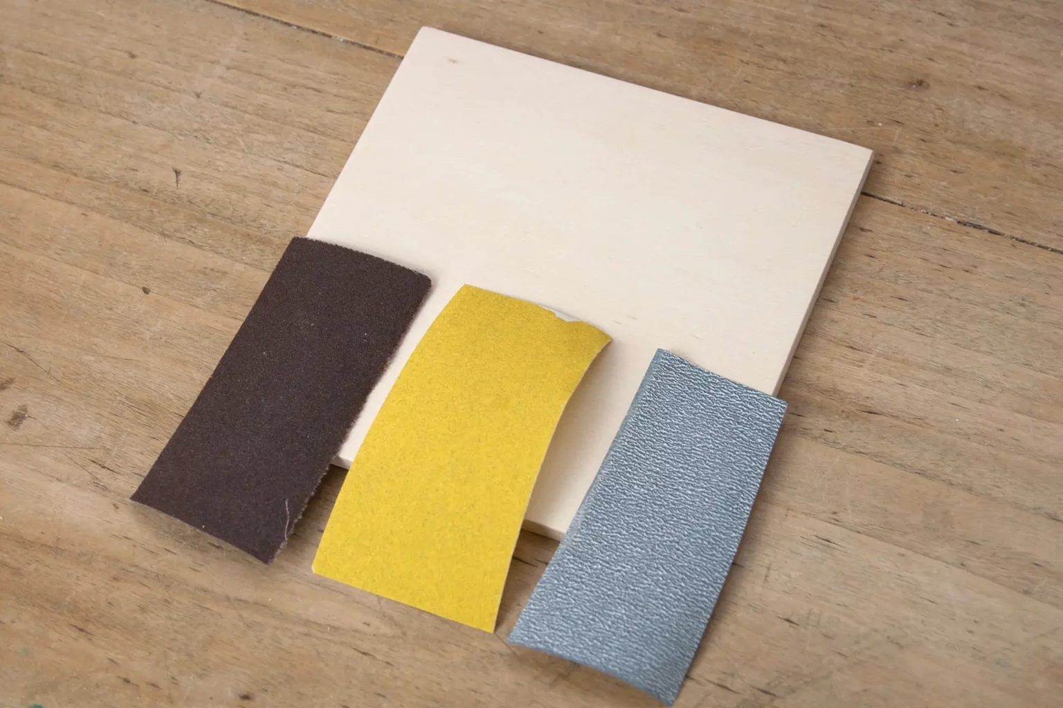 14-01-patchwork-design-wandbild-laubsaege-dekupiersaege-vorlage-sperrholz-quadrat-130-x-130-mm-zusaegen-schleifen-verputzen