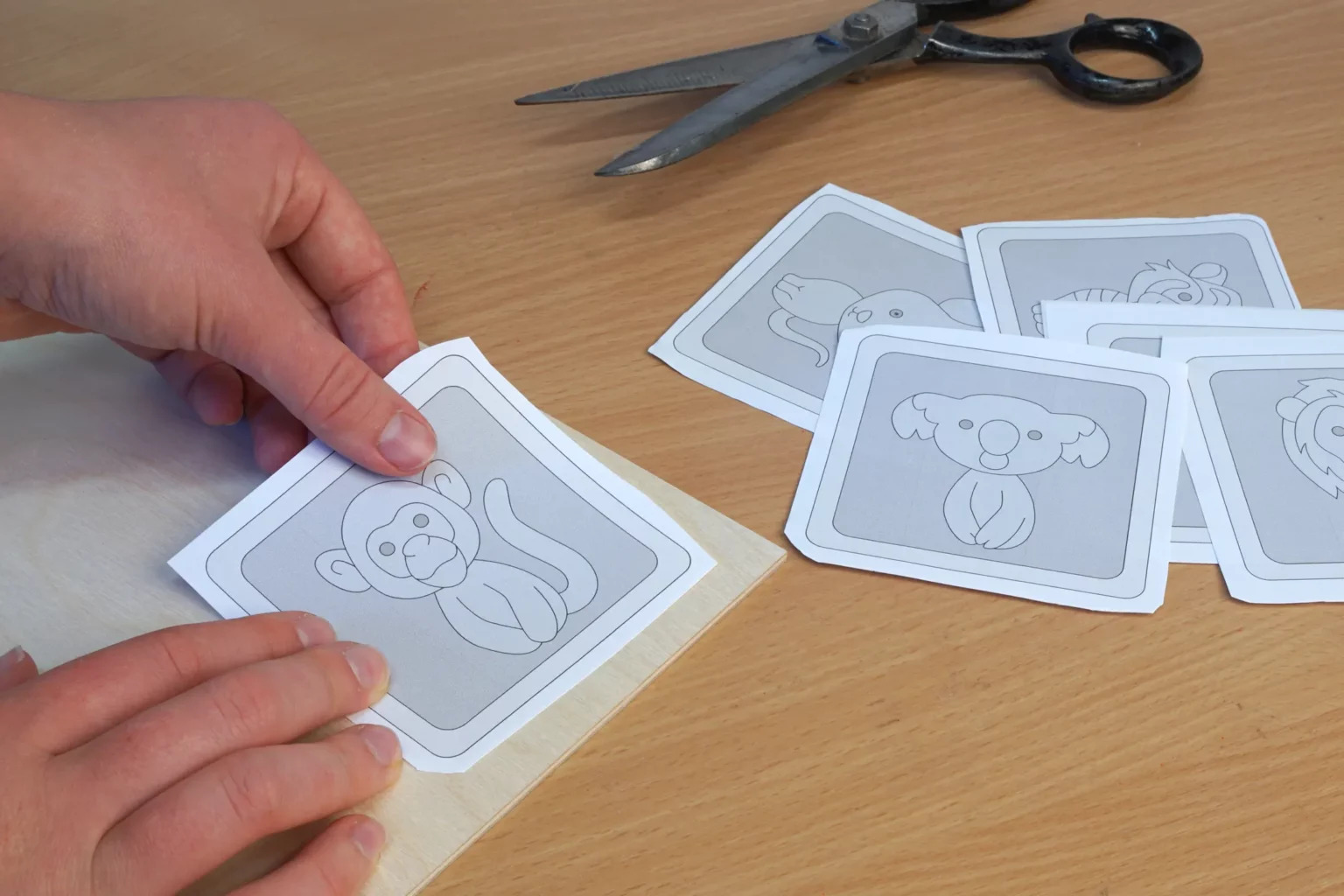 14-02-froehliches-tier-memory-spielzeug-laubsaege-dekupiersaege-vorlage-drucken-vorlagenpapier-selbstklebend-zuschneiden