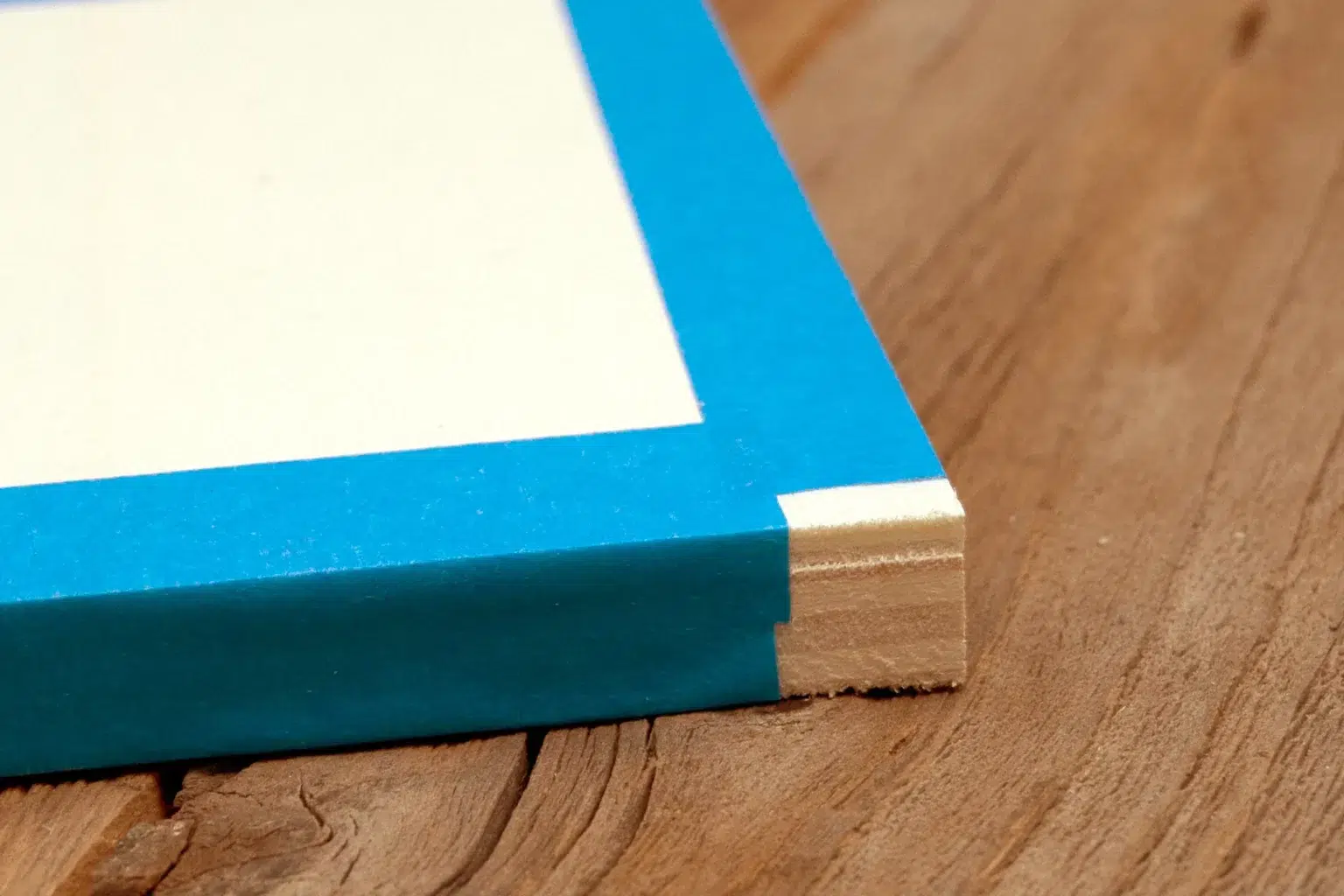 14-02-kantenhocker-zu-ostern-deko-laubsaege-dekupiersaege-vorlage-sperrholzplatten-blue-tape-stapel-fixieren-kanten