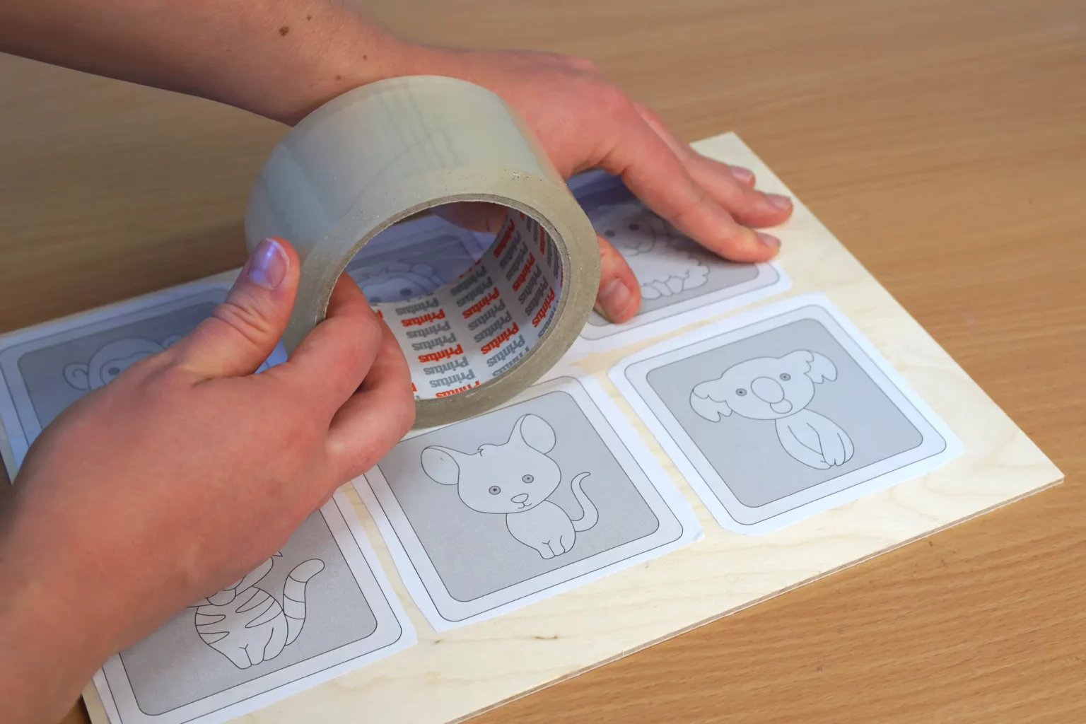 14-03-froehliches-tier-memory-spielzeug-laubsaege-dekupiersaege-vorlage-oberflaeche-bekleben-klebeband