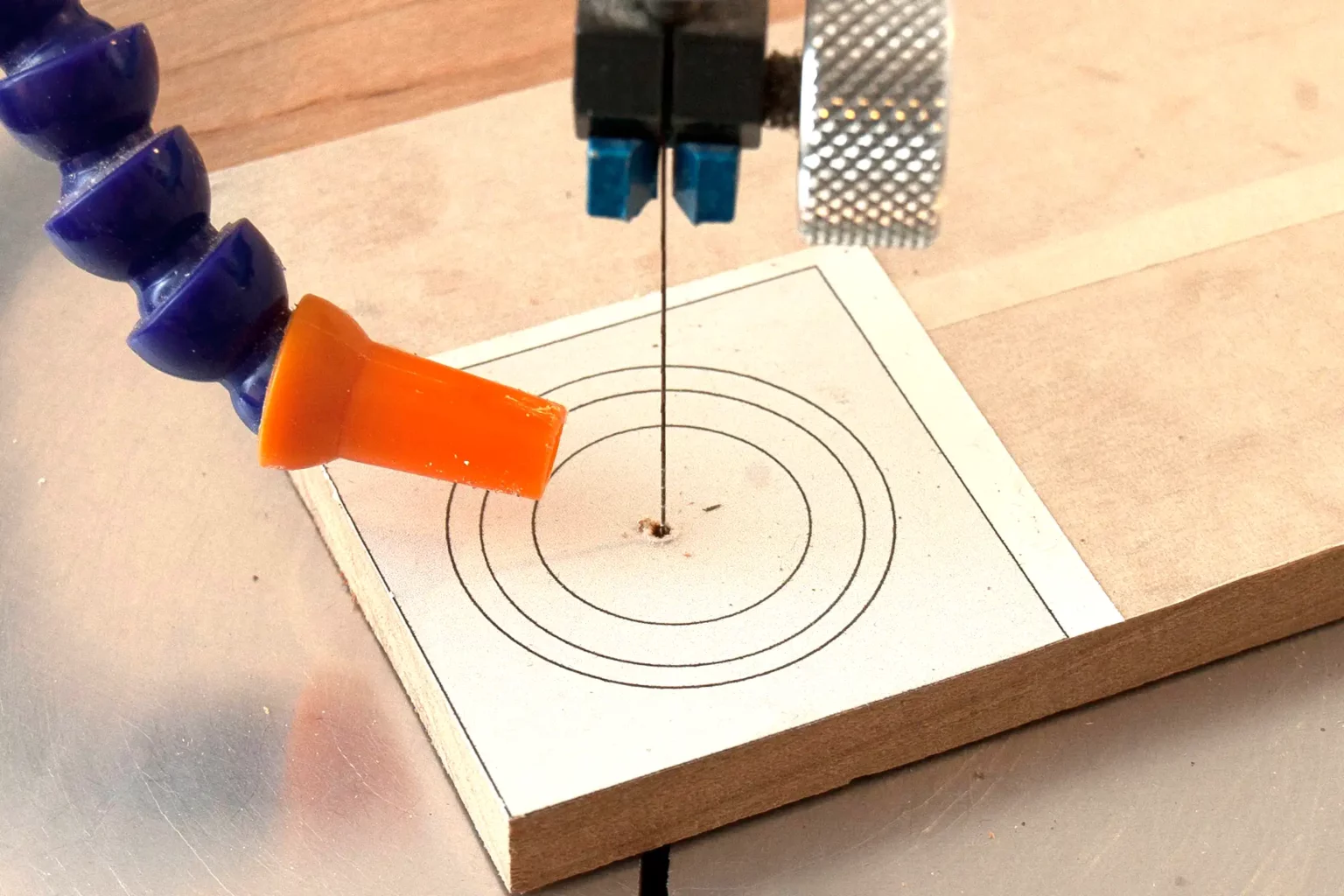 14-03a-moderne-eierbecher-kueche-laubsaege-dekupiersaege-vorlage-an-materialkante-vorlage-innenschnitte-saegen-verschiedene-durchmesser-beachten