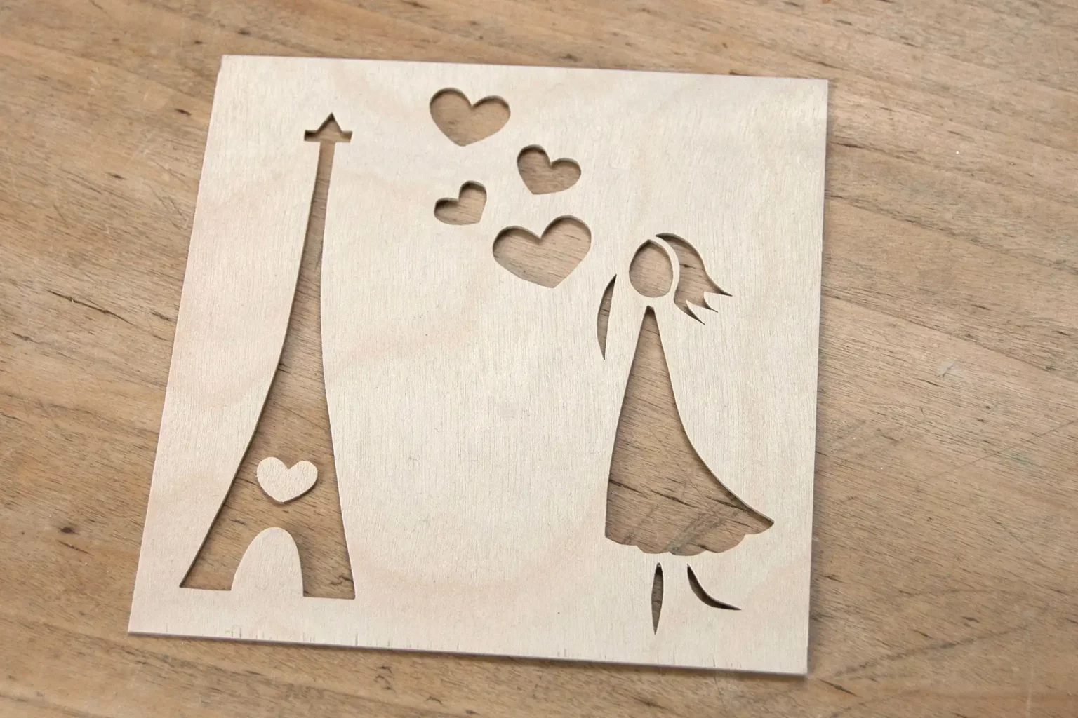 14-03a-verliebt-in-paris-valentinstag-laubsaege-dekupiersaege-vorlage-innenschnitte-saegen