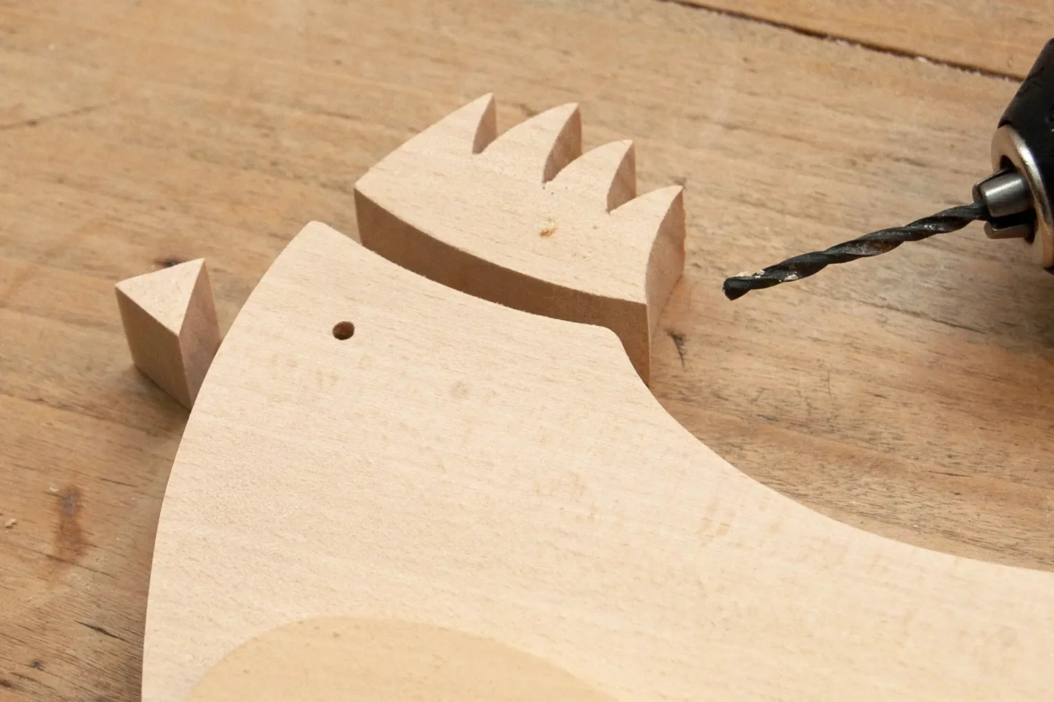 14-03b-huehnerlauf-deko-laubsaege-dekupiersaege-vorlage-auge-bohren