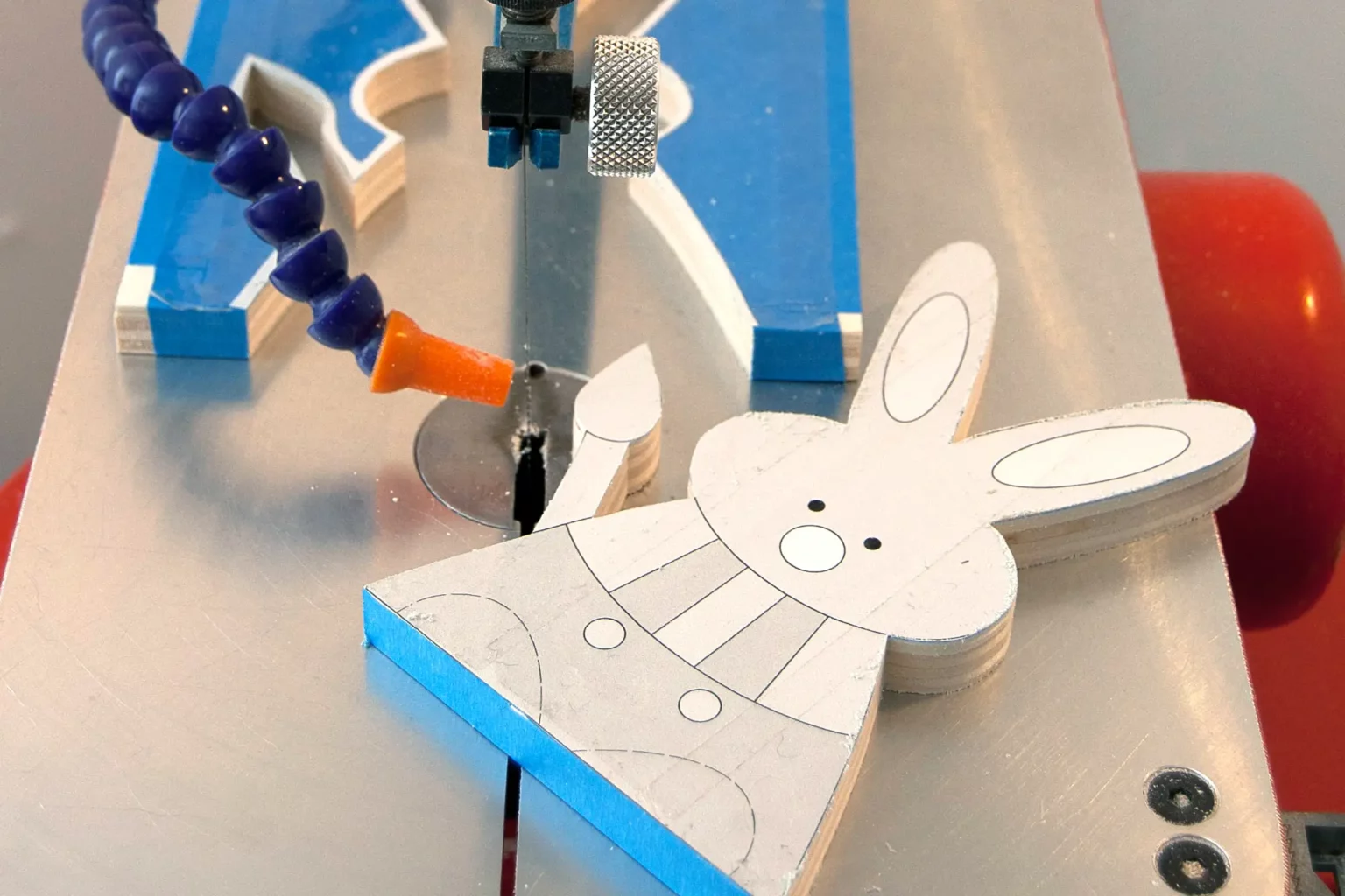 14-04-kantenhocker-zu-ostern-deko-laubsaege-dekupiersaege-vorlage-stapel-aussenkontur-saegen