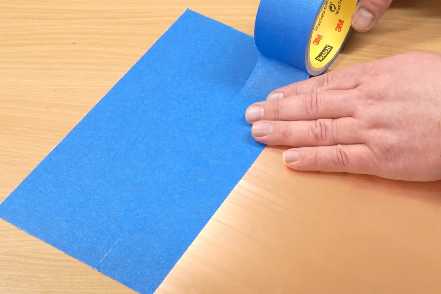 14-04a-windspiele-metall-deko-laubsaege-dekupiersaege-vorlage-kupferplatte-blue-tape-oberflaeche-bekleben