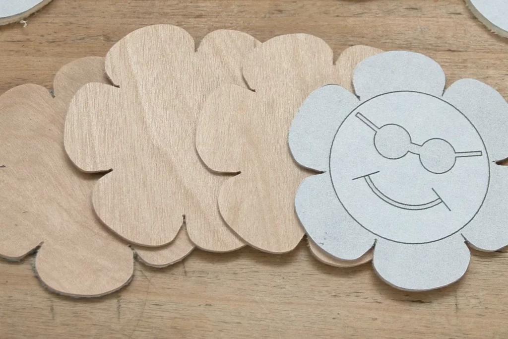 15-01d-gute-laune-blumen-deko-laubsaege-dekupiersaege-vorlage-blueten-aussaegen