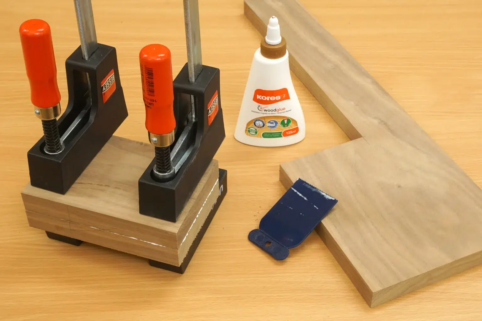 15-02-traktor-mit-anhaenger-spielzeug-laubsaege-dekupiersaege-vorlage-massivholz-90-x-140-mm-zwei-stueck-verleimen-spannen