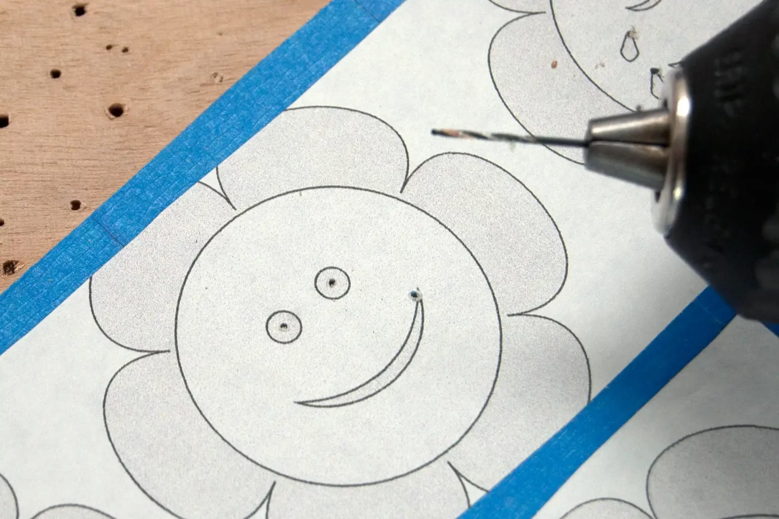 15-02b-gute-laune-blumen-deko-laubsaege-dekupiersaege-vorlage-saegeblattdurchfuehrungen-bohren-koepfe