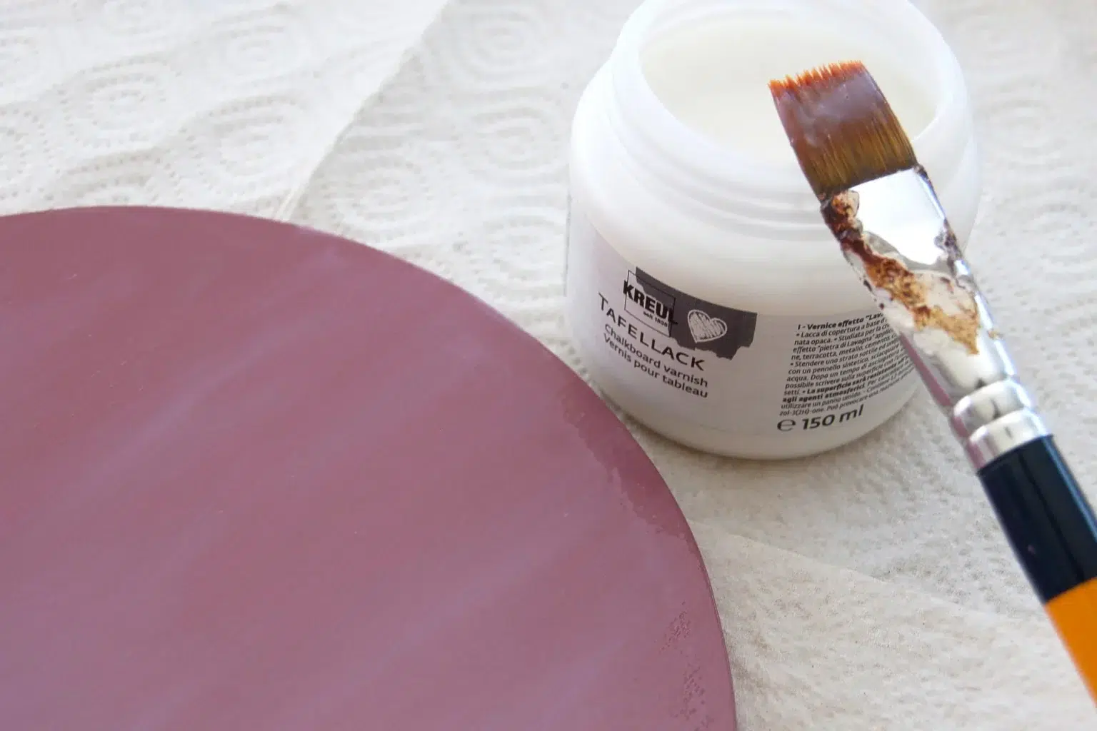 15-03-mini-kreidetafel-deko-laubsaege-dekupiersaege-vorlage-hintergrundplatte-tafellack-auftragen-pinsel