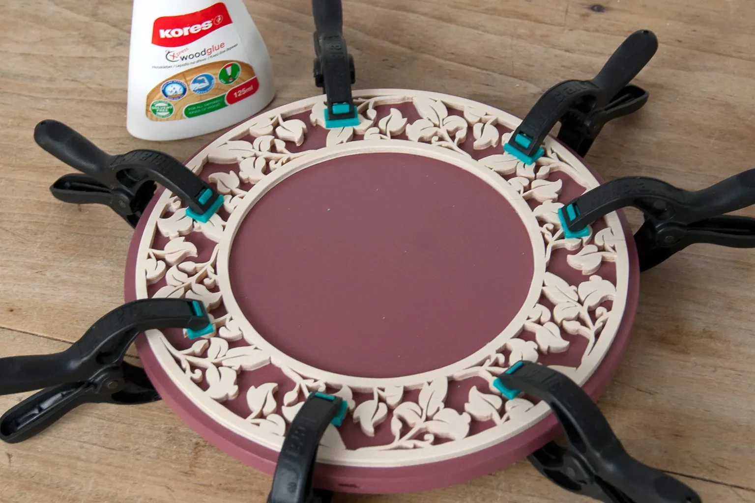 15-04-mini-kreidetafel-deko-laubsaege-dekupiersaege-vorlage-hintergrundplatte-mit-rahmen-verleimen-spannen