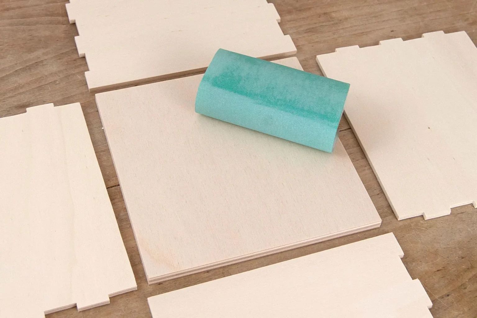 15-04-reise-in-die-toskana-boxen-laubsaege-dekupiersaege-vorlage-bodenplatte-seitenteile-aussaegen-schleifen-verputzen-schleifblock